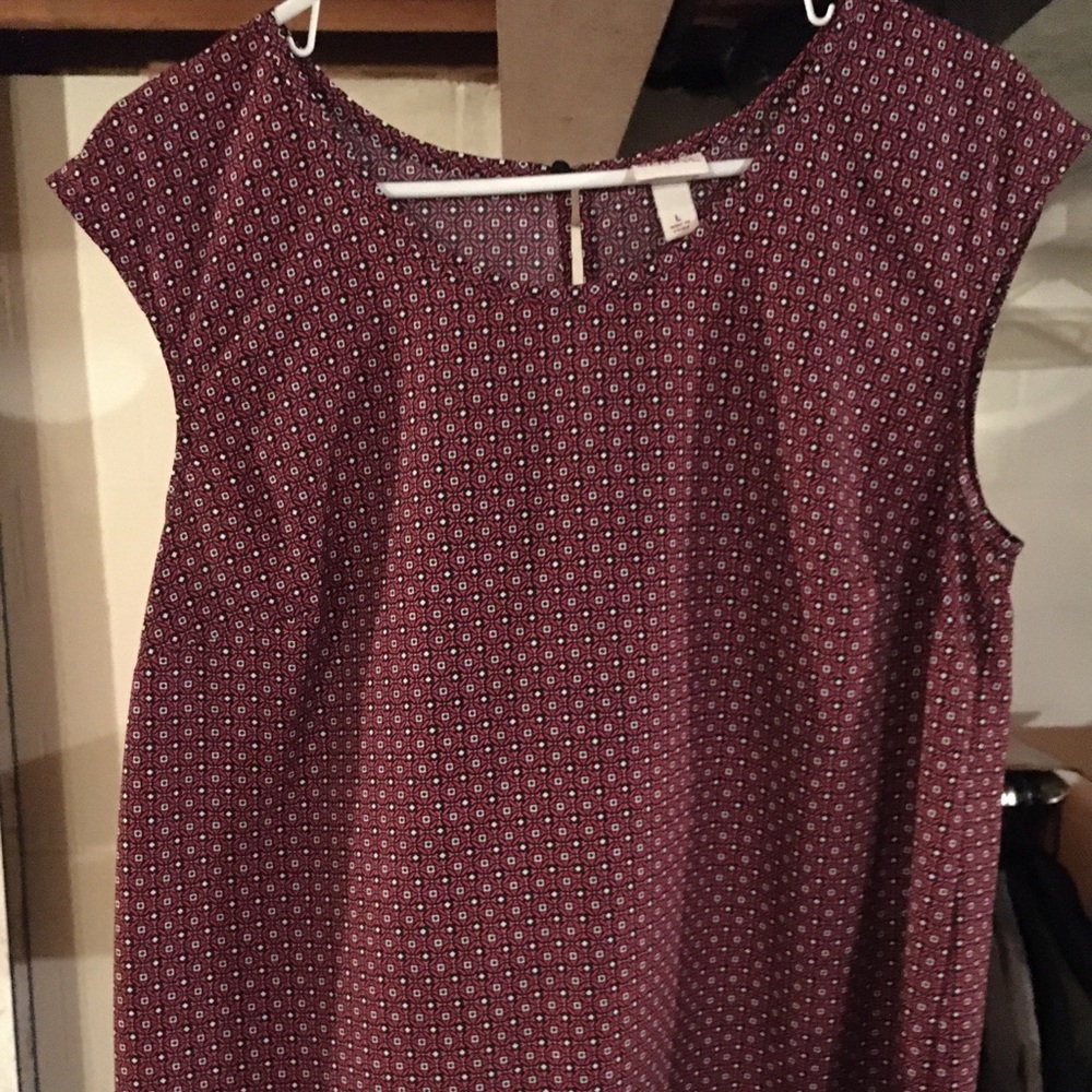 sleeveless pattern blouse